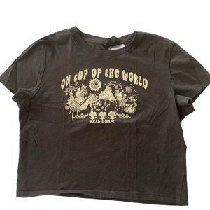 Divided brown outdoorsy crop top T-shirt.